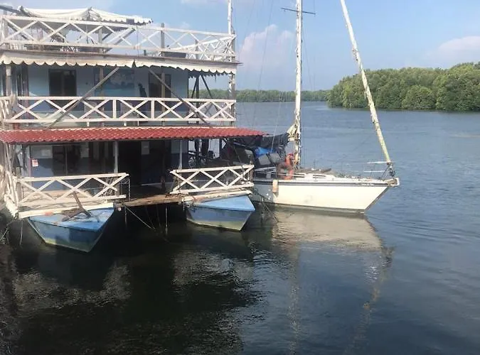 Bakau Hijau River Lodge